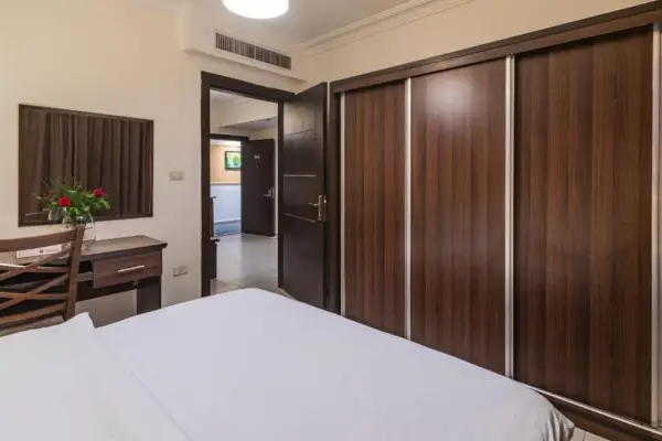 Lancaster Hotel Apartments-Gardens 7